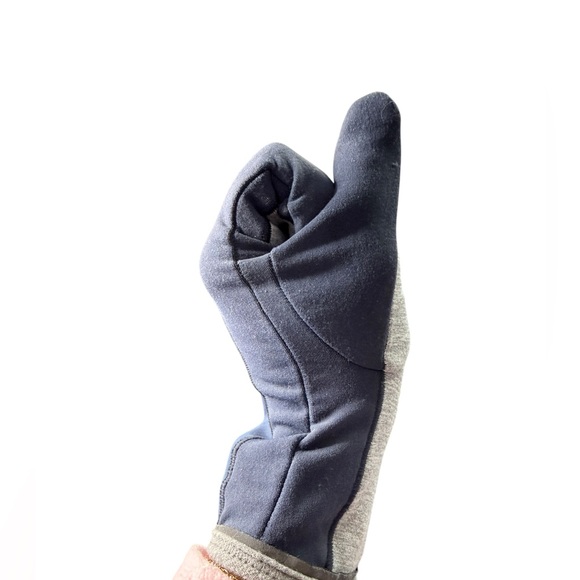 Lululemon Athletica Navy and Gray Gloves - Picture 9 of 9